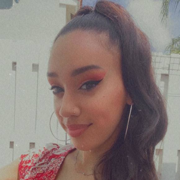 Poshmark profile picture for @hippie